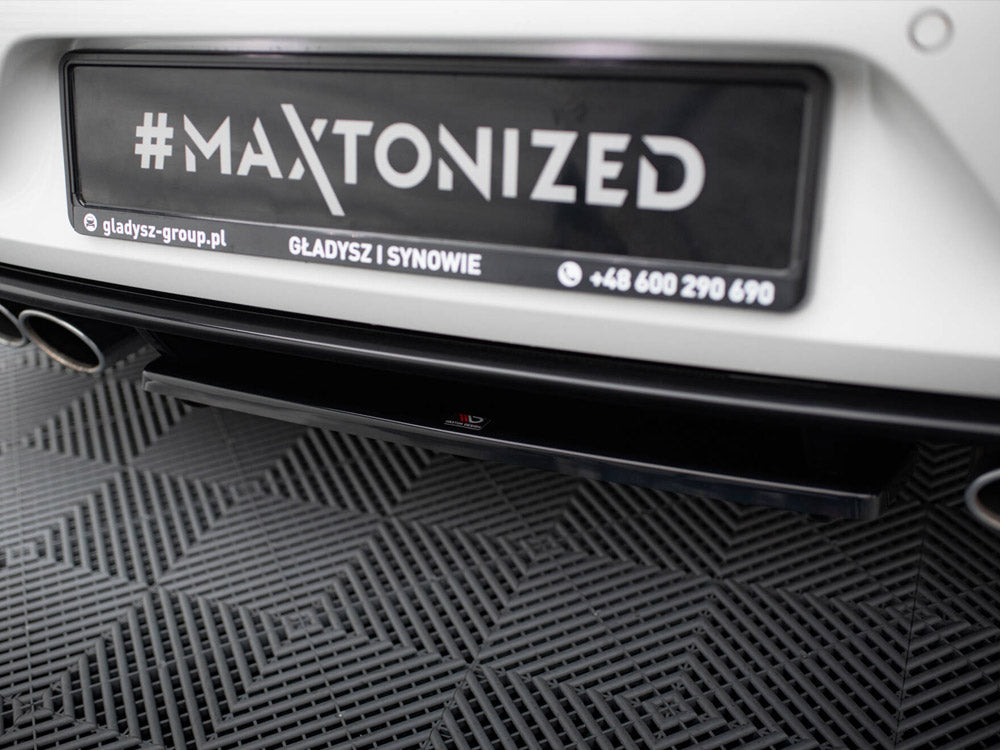 Maxton Design Street Plus Central Rear Splitter V2 - VW Golf R Mk7