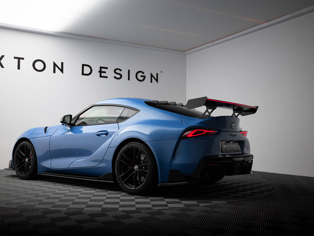 Alerón de fibra de carbono Maxton Design con LED (soportes externos) - Toyota GR Supra