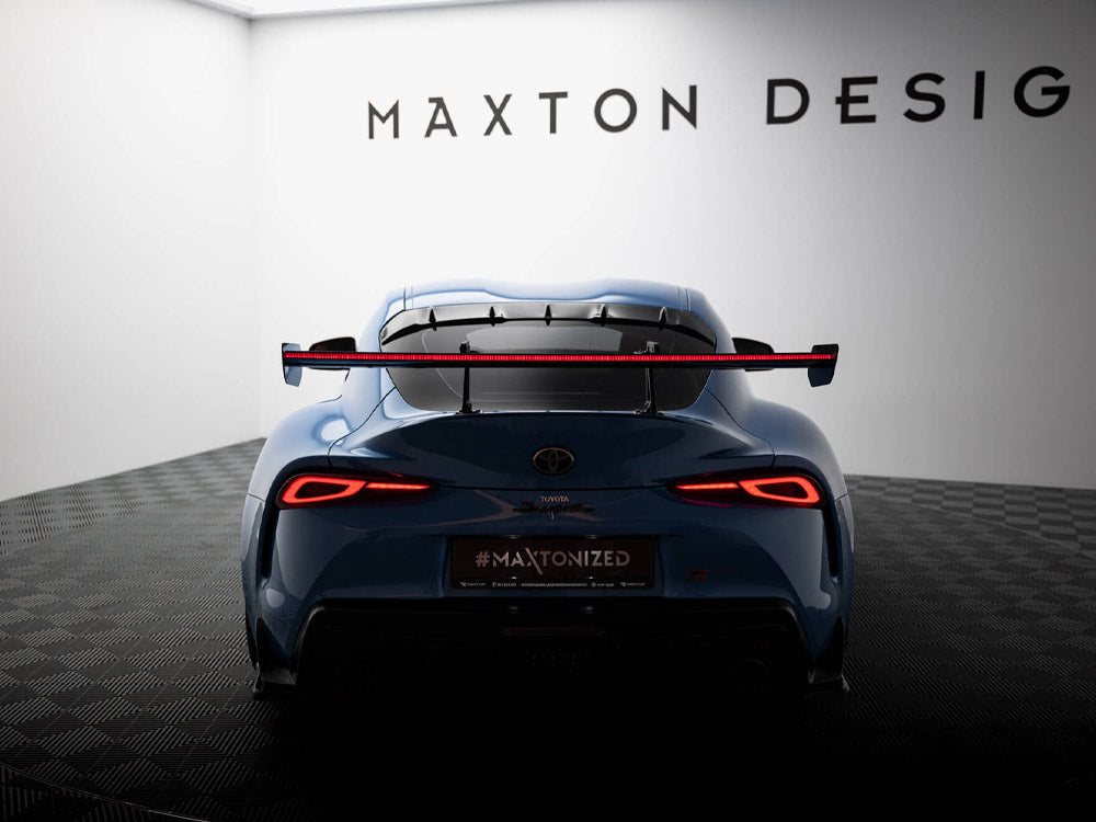 Alerón de fibra de carbono Maxton Design con LED (montaje en cisne) - Toyota GR Supra