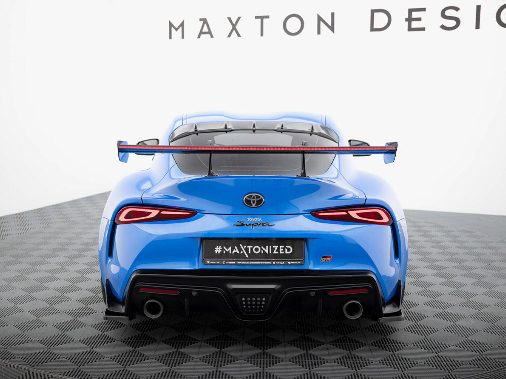 Alerón de fibra de carbono Maxton Design con LED (montaje en cisne) - Toyota GR Supra
