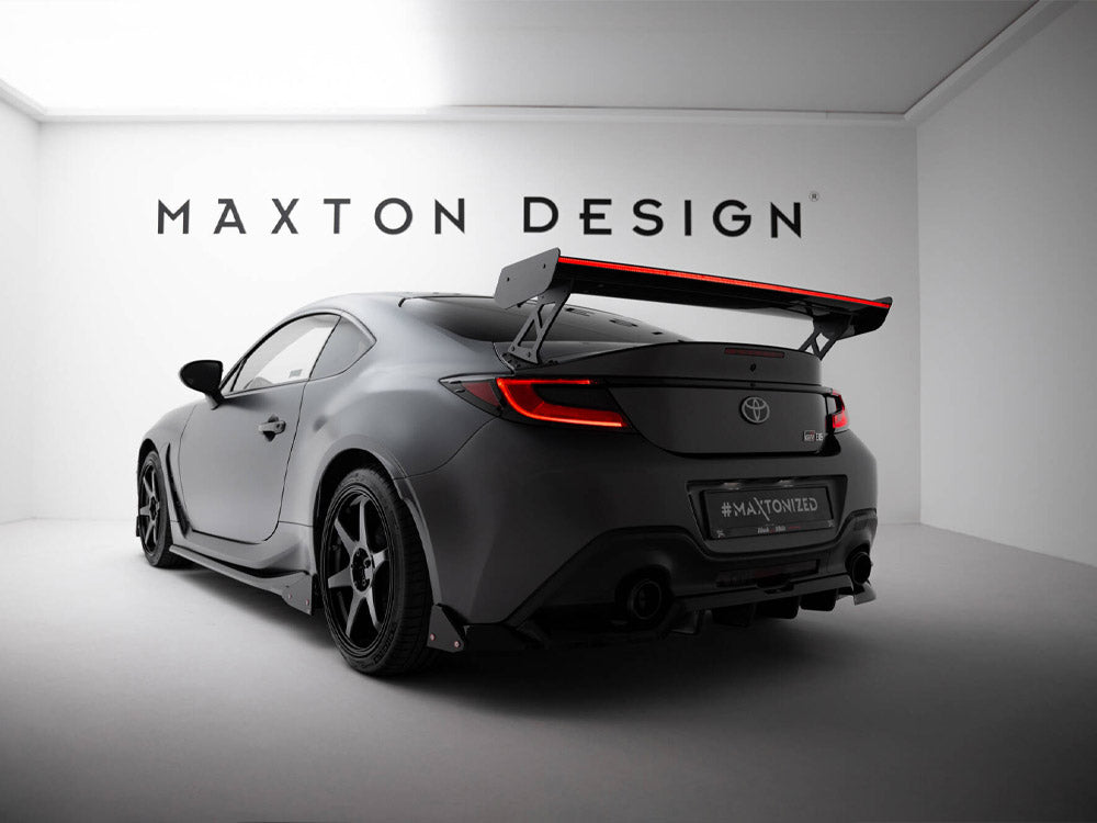 Aileron Maxton Design en fibre de carbone avec LED (supports externes) - Toyota GR86