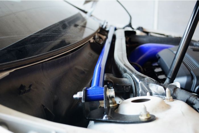 Soporte de puntal delantero Hardrace - VW Golf GTI/R Mk7/Mk8 