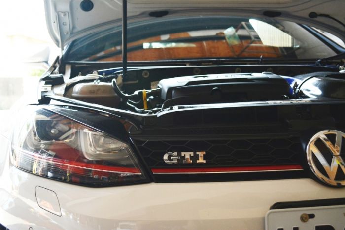 Soporte de puntal delantero Hardrace - VW Golf GTI/R Mk7/Mk8 