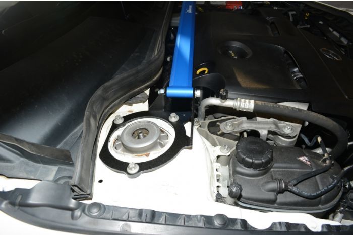 Refuerzo de puntal delantero Hardrace - Mercedes Clase A W176 y Clase C C117