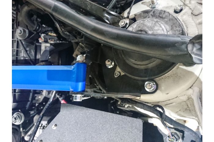 Refuerzo de puntal delantero Hardrace - BMW M135i M140i F20/F21 - Montaje superior de 5 pernos