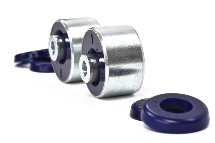 Kit de bujes traseros interiores inferiores del brazo de control Superpro para modelos Ford Fiesta MK7 ST - Doble desplazamiento