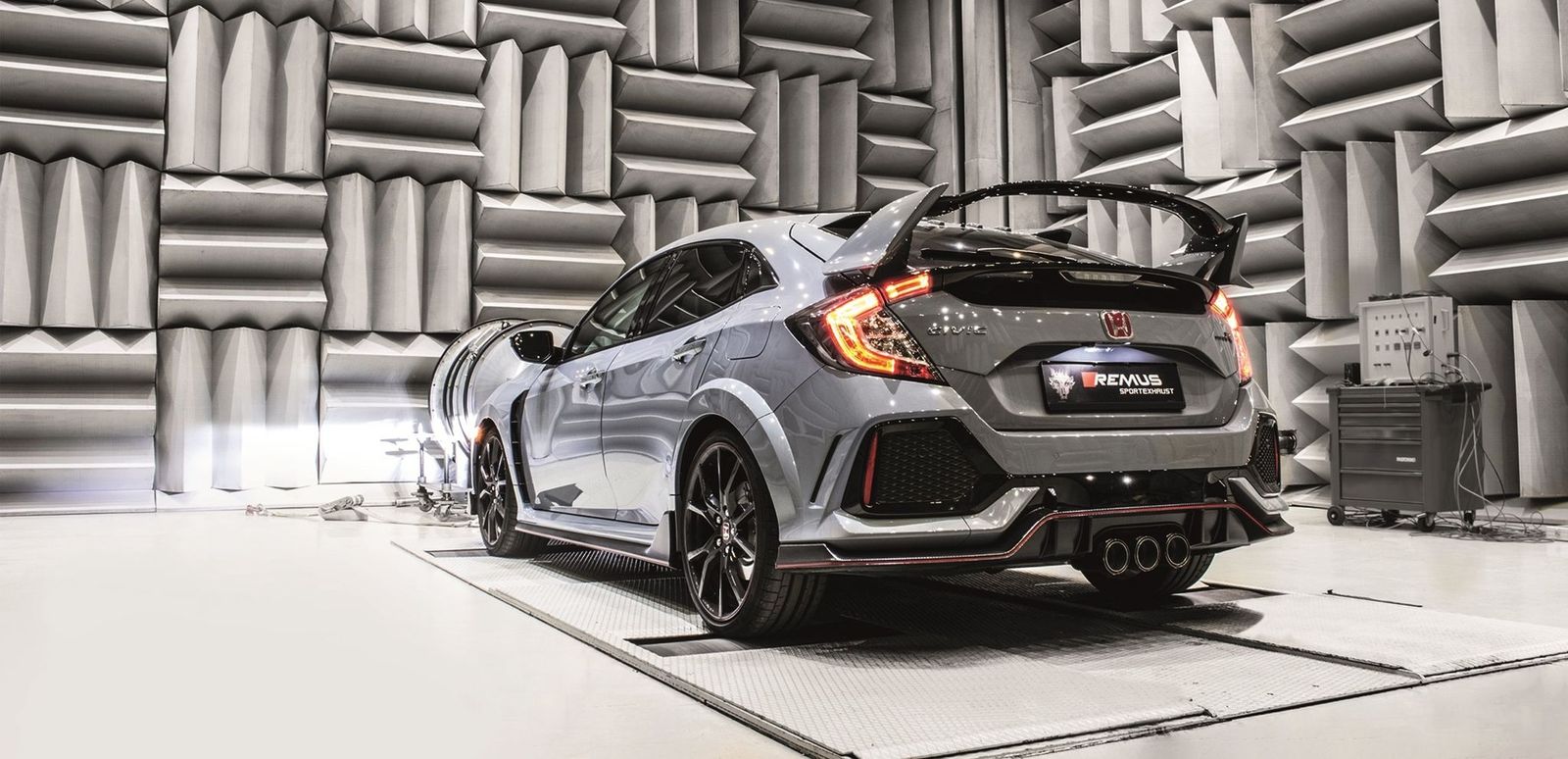 Sistema de escape Downpipe-Back Remus para Honda Civic Type R FK8